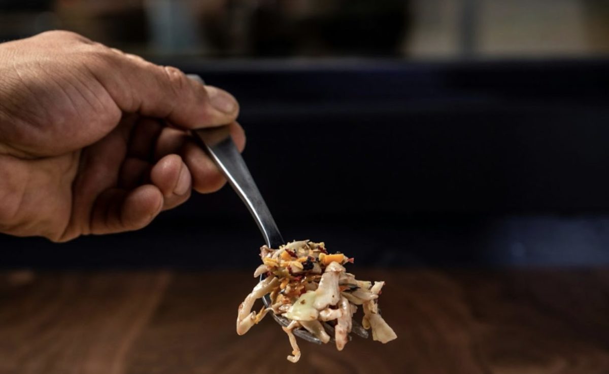 023_hand_and_spoon | 83Design